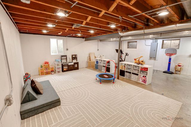 613 E Golf Road, Libertyville, IL 60048