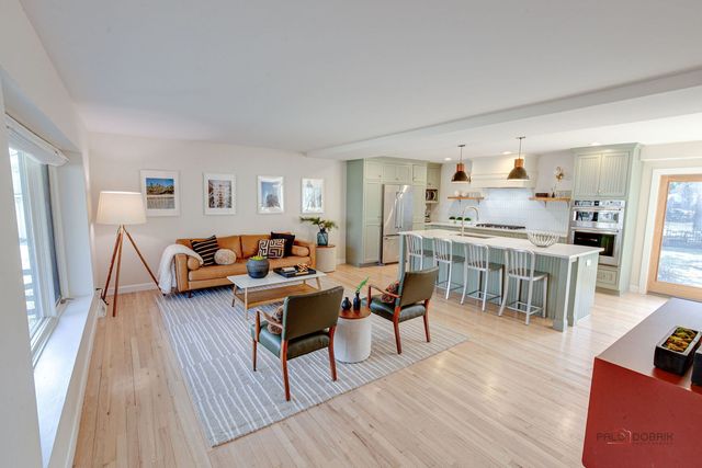 613 E Golf Road, Libertyville, IL 60048