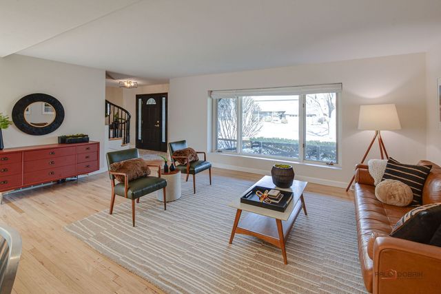 613 E Golf Road, Libertyville, IL 60048