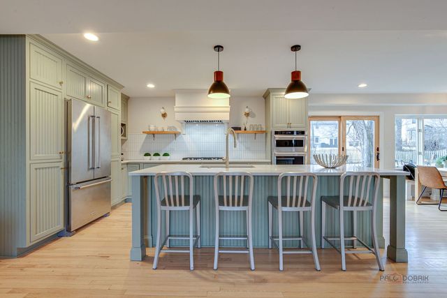 613 E Golf Road, Libertyville, IL 60048