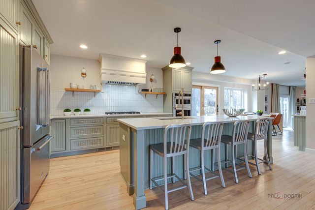 613 E Golf Road, Libertyville, IL 60048