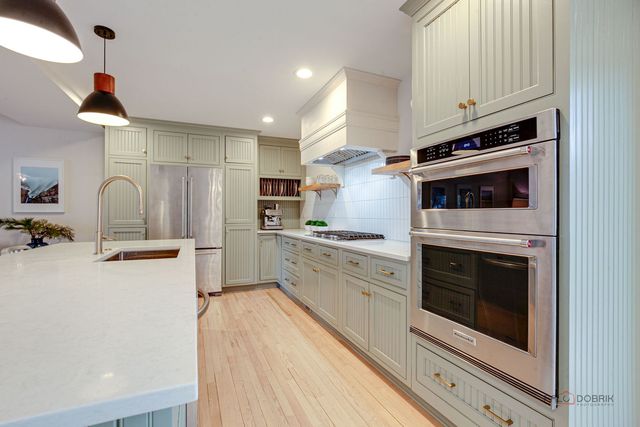 613 E Golf Road, Libertyville, IL 60048