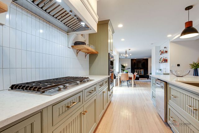 613 E Golf Road, Libertyville, IL 60048