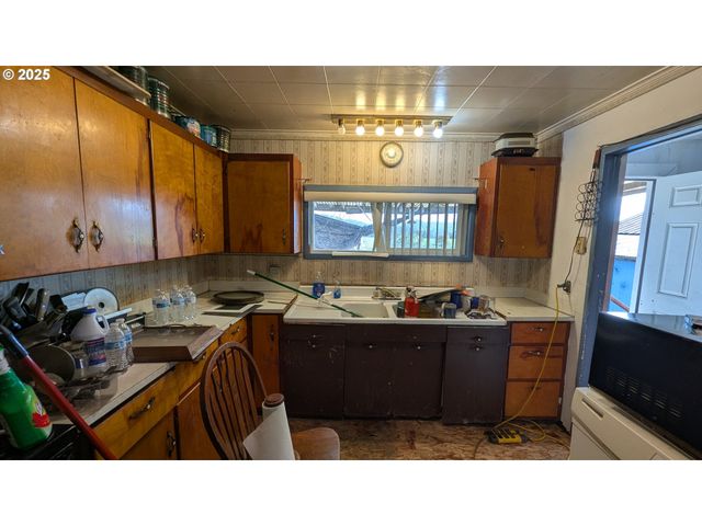 52991 STRINGTOWN Rd, Myrtle Point, OR 97458