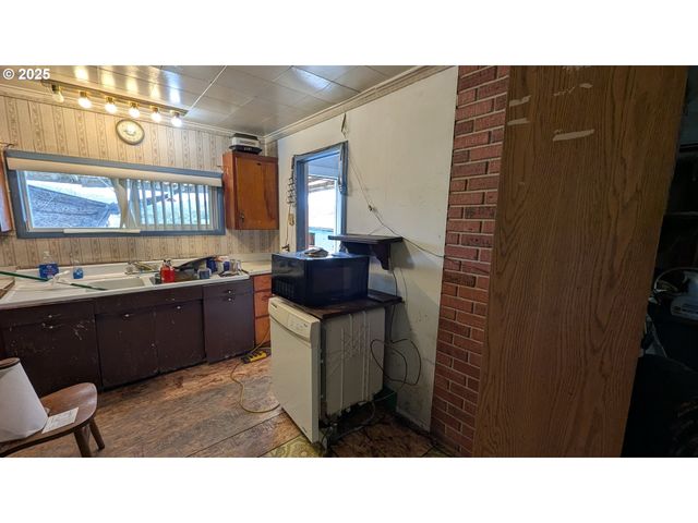 52991 STRINGTOWN Rd, Myrtle Point, OR 97458