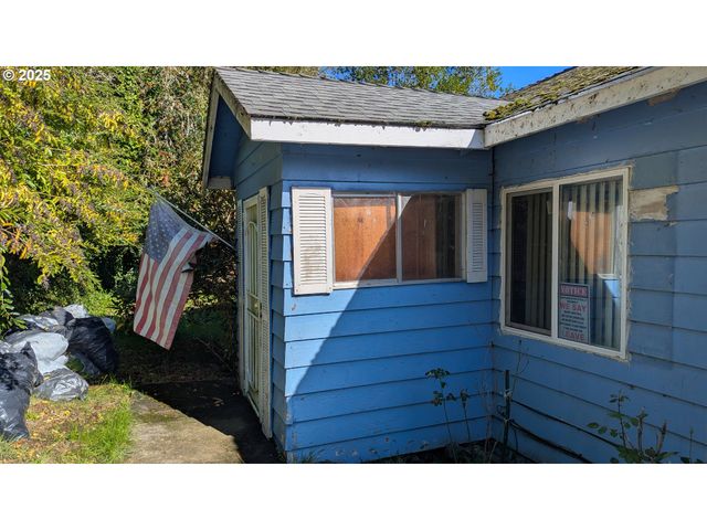 52991 STRINGTOWN Rd, Myrtle Point, OR 97458