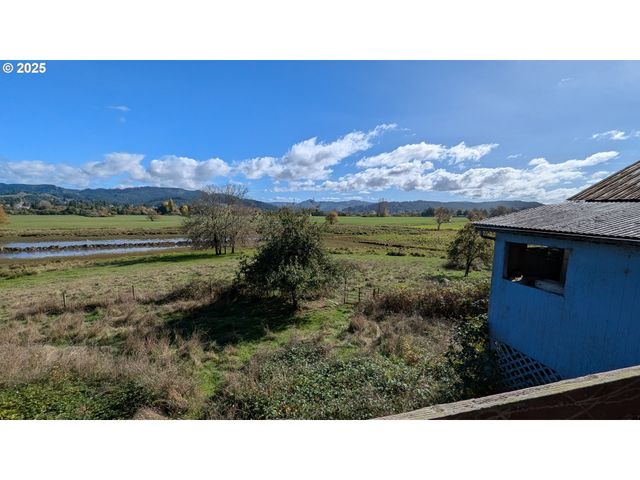 52991 STRINGTOWN Rd, Myrtle Point, OR 97458