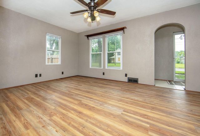 523 Archer Avenue, Waterloo, IA 50703