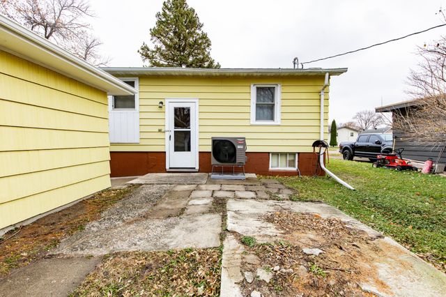 723 13th Street N, Moorhead, MN 56560