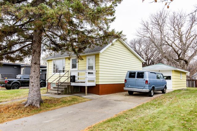 723 13th Street N, Moorhead, MN 56560