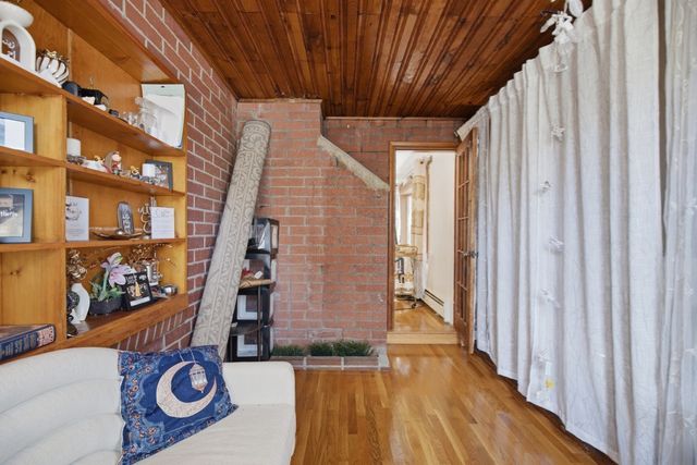 76 Woodcliff Rd, Quincy, MA 02169