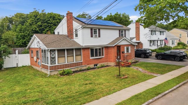 76 Woodcliff Rd, Quincy, MA 02169