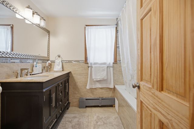 76 Woodcliff Rd, Quincy, MA 02169