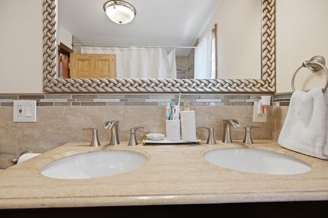76 Woodcliff Rd, Quincy, MA 02169