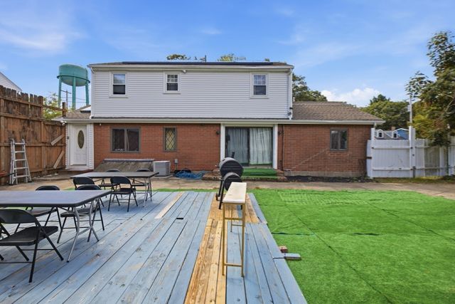 76 Woodcliff Rd, Quincy, MA 02169