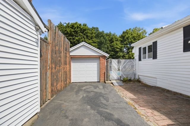 76 Woodcliff Rd, Quincy, MA 02169