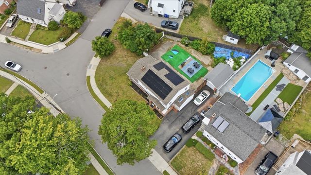 76 Woodcliff Rd, Quincy, MA 02169