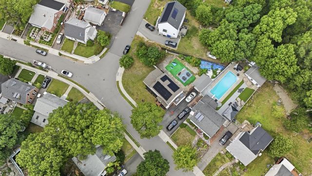 76 Woodcliff Rd, Quincy, MA 02169