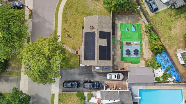 76 Woodcliff Rd, Quincy, MA 02169