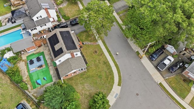 76 Woodcliff Rd, Quincy, MA 02169