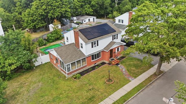 76 Woodcliff Rd, Quincy, MA 02169
