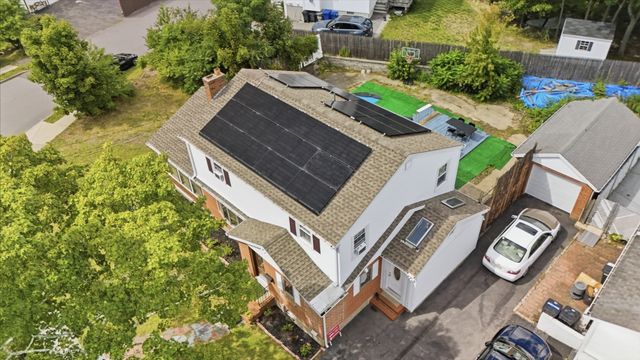 76 Woodcliff Rd, Quincy, MA 02169