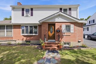76 Woodcliff Rd, Quincy, MA 02169