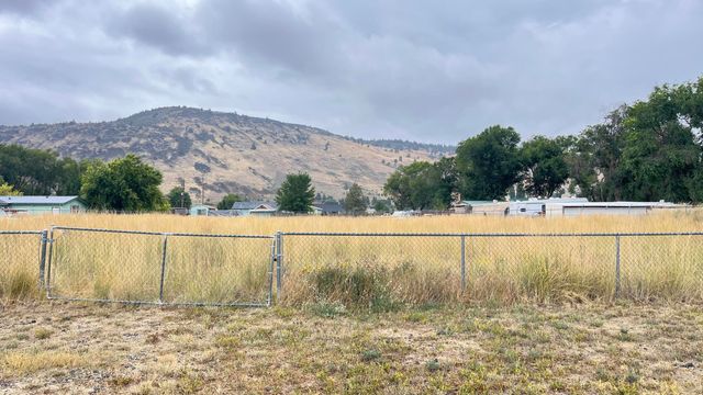 5405 N Highway 97, Klamath Falls, OR 97601