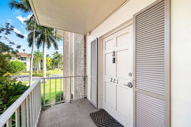 5540 Tamberlane Circle 221, Palm Beach Gardens, FL 33418
