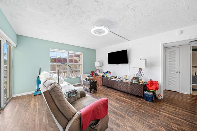 5540 Tamberlane Circle 221, Palm Beach Gardens, FL 33418