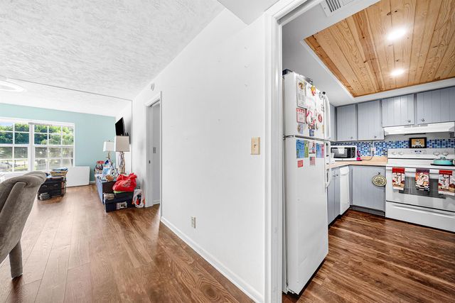 5540 Tamberlane Circle 221, Palm Beach Gardens, FL 33418