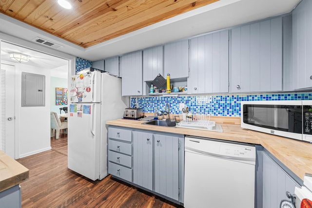 5540 Tamberlane Circle 221, Palm Beach Gardens, FL 33418