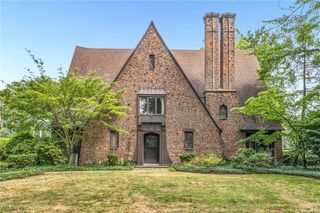 2717 Leighton Road, Shaker Heights, OH 44120