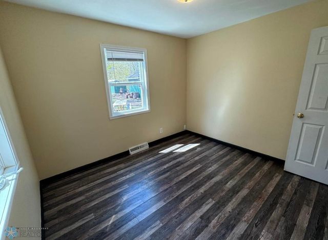 319 13th Street N, Moorhead, MN 56560