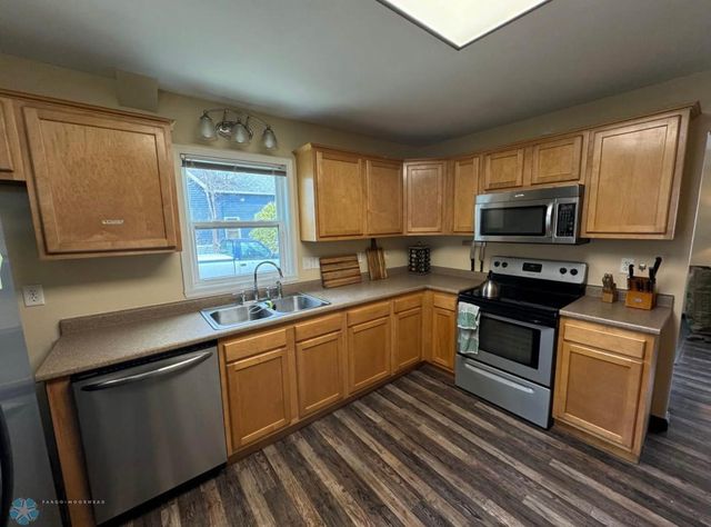 319 13th Street N, Moorhead, MN 56560