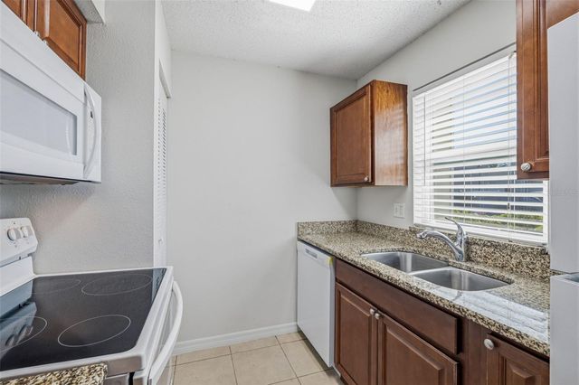 11906 CYPRESS HILL CIRCLE, Tampa, FL 33626