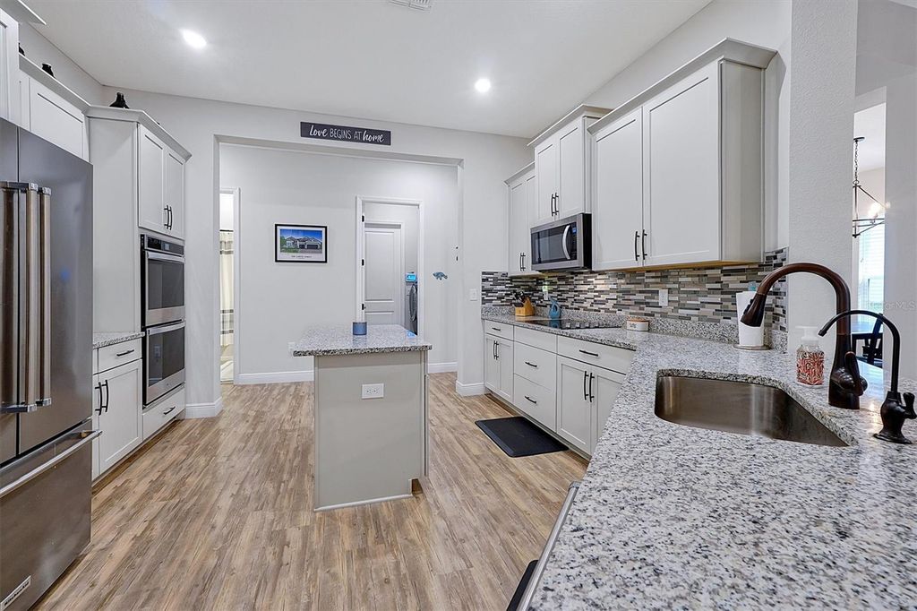 Image 9 of property listing at 508 BELLISSIMO PLACE, Howey In The Hills, FL 34737