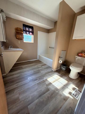 1283 Burtonville Road, Tollesboro, KY 41189