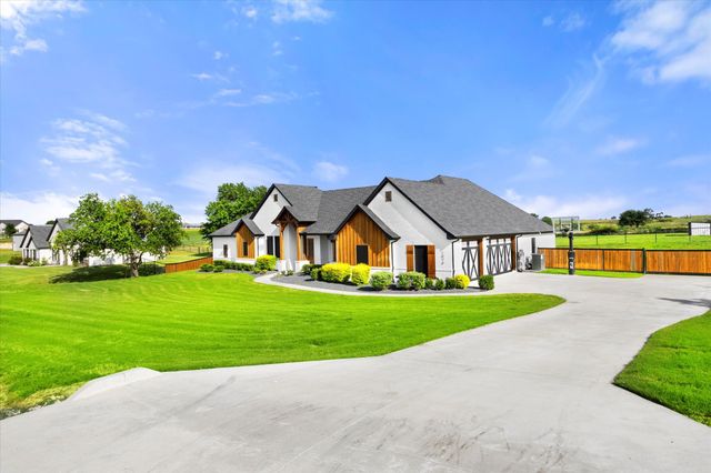 1074 Pioneer Crossing, Weatherford, TX 76088