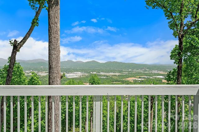 115 Chestnut Ridge Road, Mills River, NC 28759