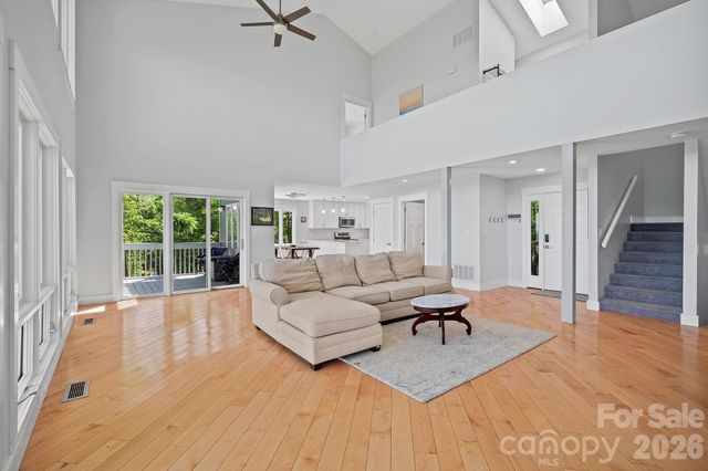 115 Chestnut Ridge Road, Mills River, NC 28759