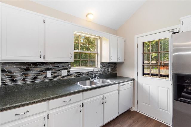 611 Cedar Bend Ln, La Vergne, TN 37086