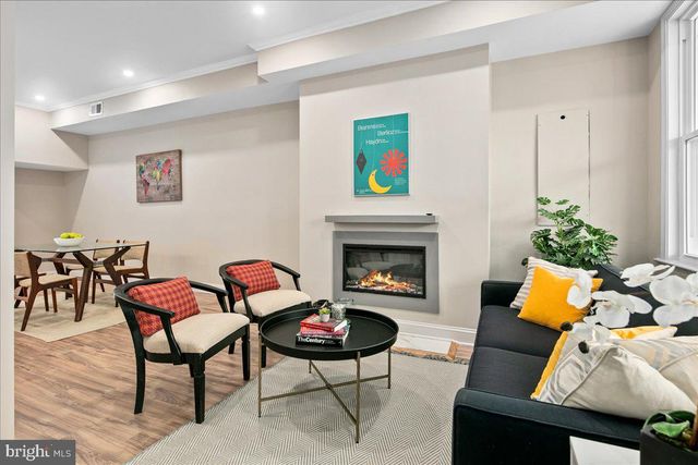 325 14TH PL NE, Washington, DC 20002