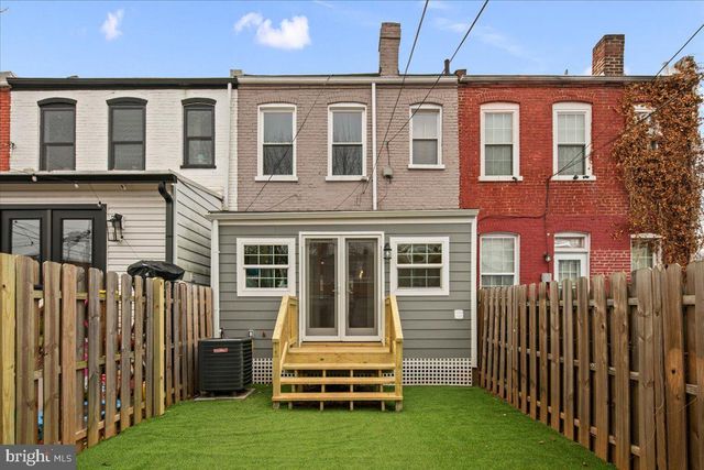 325 14TH PL NE, Washington, DC 20002