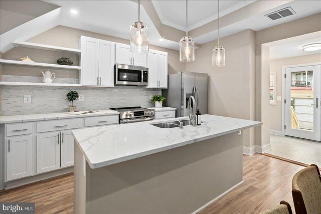 325 14TH PL NE, Washington, DC 20002