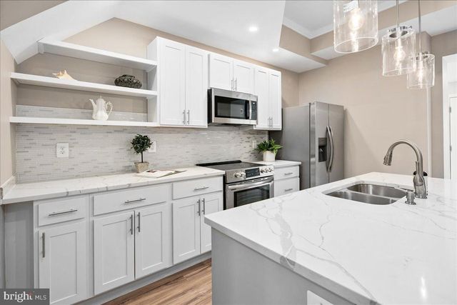 325 14TH PL NE, Washington, DC 20002