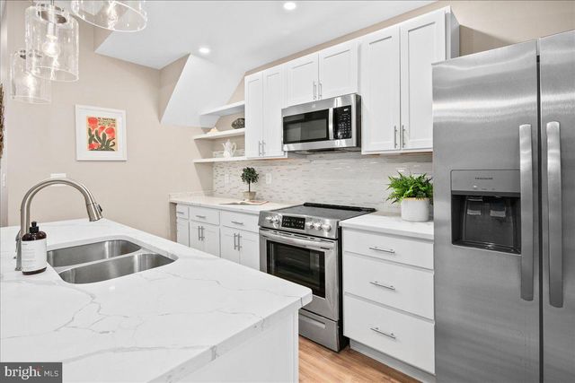 325 14TH PL NE, Washington, DC 20002