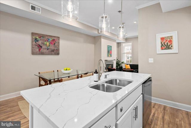 325 14TH PL NE, Washington, DC 20002