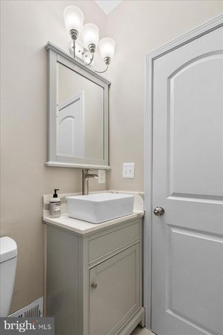 325 14TH PL NE, Washington, DC 20002