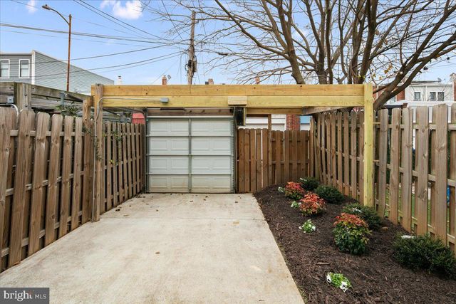 325 14TH PL NE, Washington, DC 20002